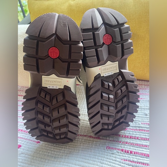 HUNTER
Women's White Wanderer Fleece Waterproof Tall Boot - Picture 9 of 10